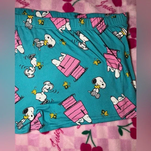 Snoopy Women's Print Sleep Shorts - Picture 7 of 8